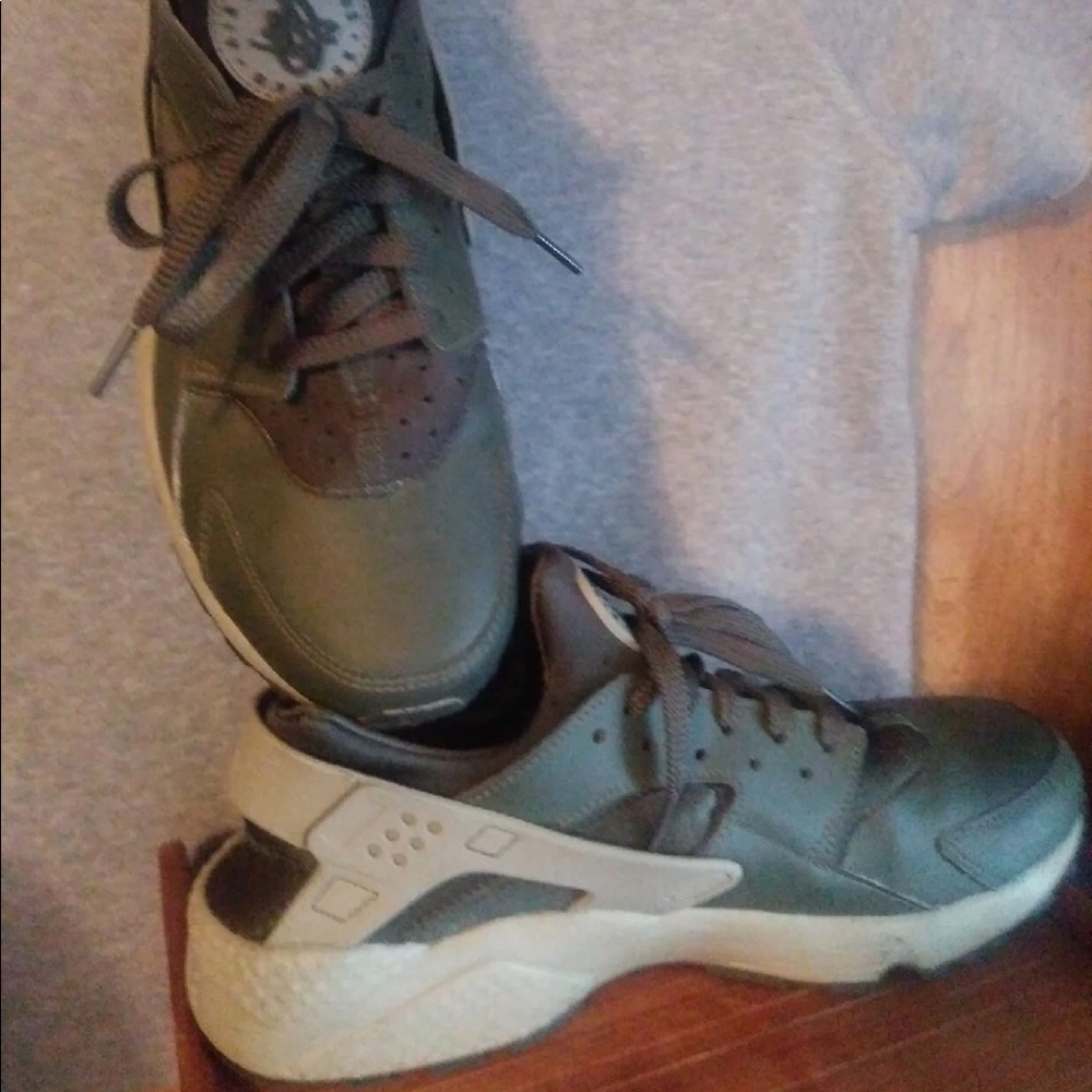 Men’s Nike Huarache size 11.5